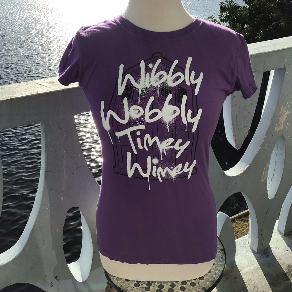 Doctor Who Ripple Junction Graphic T-Shirt in Purple and White - Teens Large - Picture 1 of 6